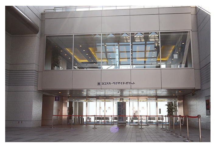 横須賀芸術劇場2階入口