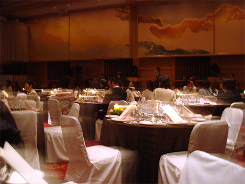ユーミン ディナーショー 5月9日公演中の管理人レポ 開業50周年のホテルオークラ東京とユーミンのコラボが実現 5月にディナーショーを初開催